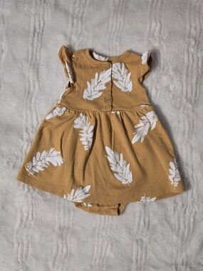 Carter's Mustard Ribbed Baby Bodysuit with White Print. Size 6 Months.